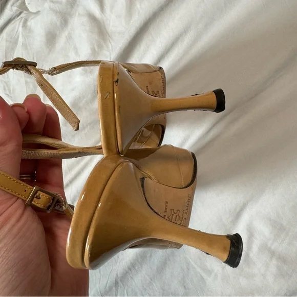 ❤️SOLD❤️ Jimmy Choo Patent Slingback Heels - Picture 6 of 9